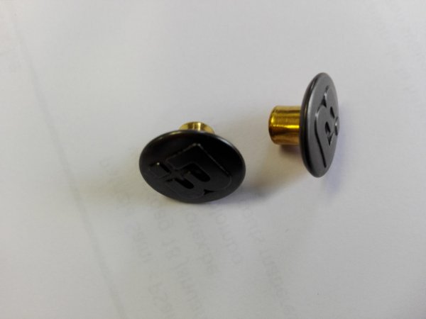 DRUKKNOPEN, RINGEN & RIVETTEN